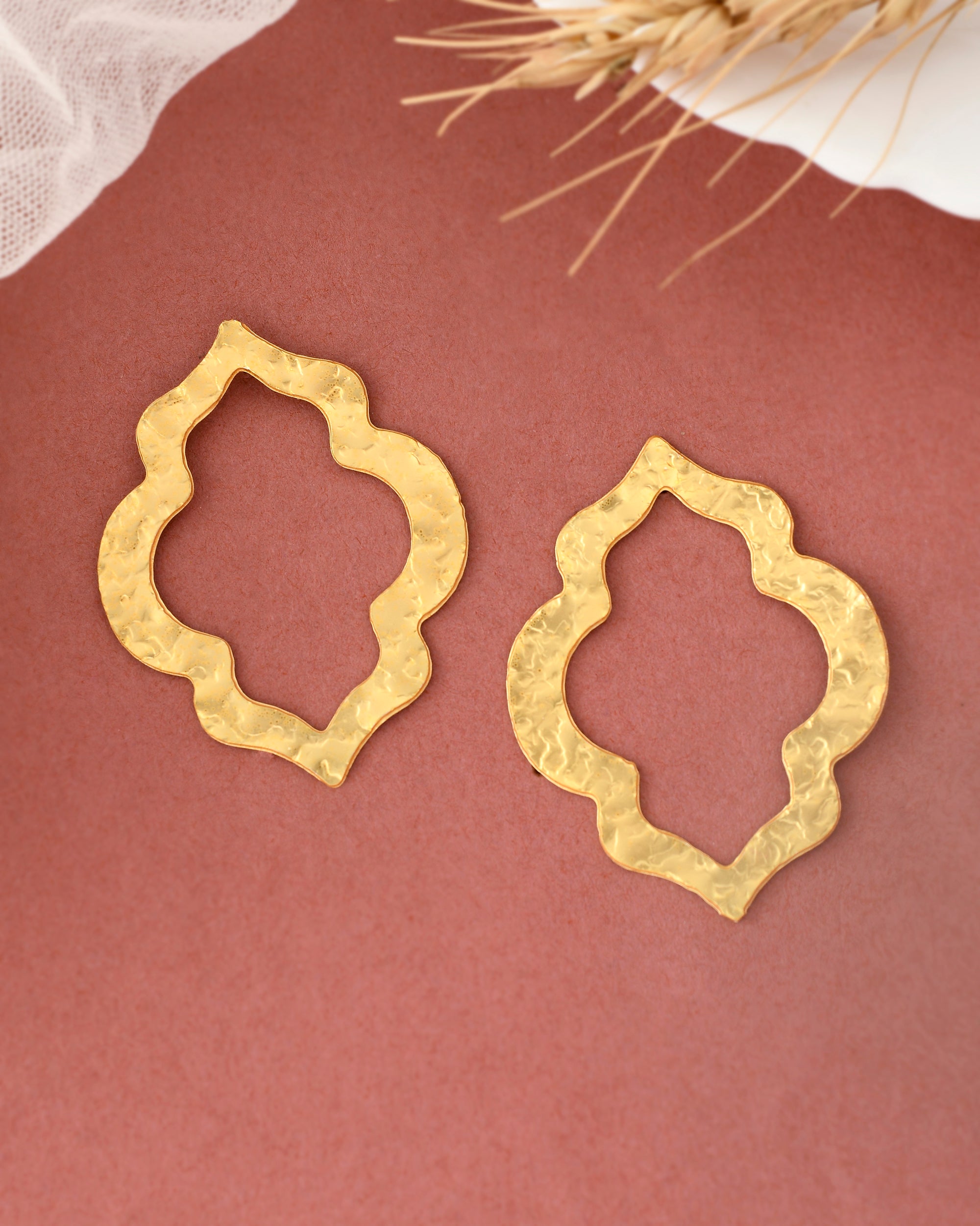 THE GOLDEN MUSE STUDS